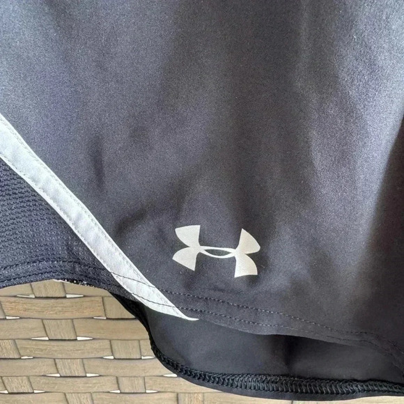 Under Armour Womens Mileage 2.0 Athletic Shorts Black Loose Elastic Waist Sz M - Picture 3 of 6